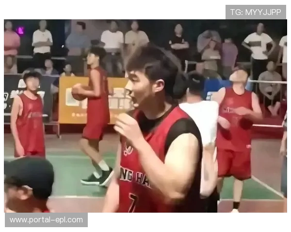 张明池重获自由远离广东化身大肥池在野球场尽情嘻哈打球享受快乐篮球 张明池重获自由远离广东化身大肥池在野球场尽情嘻哈打球享受快乐篮球