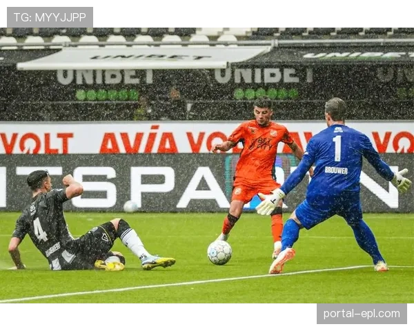 费耶诺德怕对手直塞战术 中卫回追速度不足成隐患